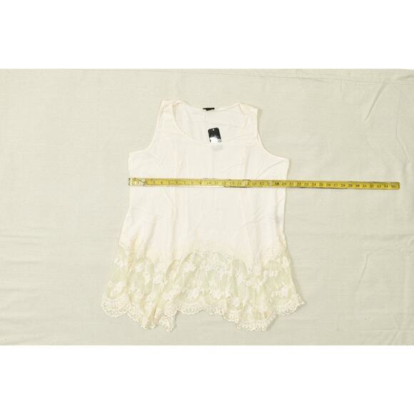 NEW Torrid Plus Size 1X Rayon Lace Hem Tank Top Cream Sleeveless Blouse - Picture 2 of 8